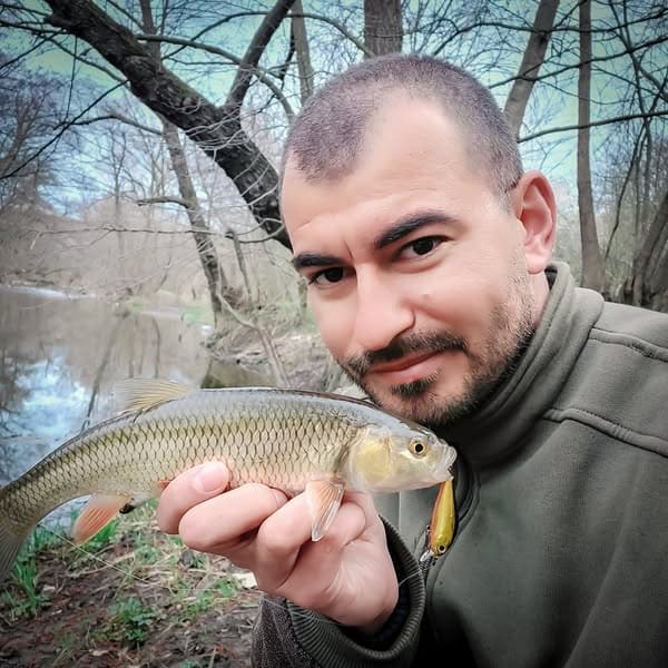 Защо да изберете Zip Baits Rigge 43SP?